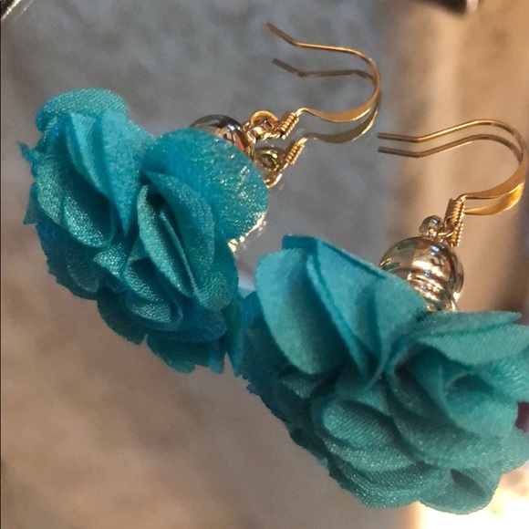 22K Tiffany Blue and Gold Flowered Dangly Earring - Picture 2 of 5
